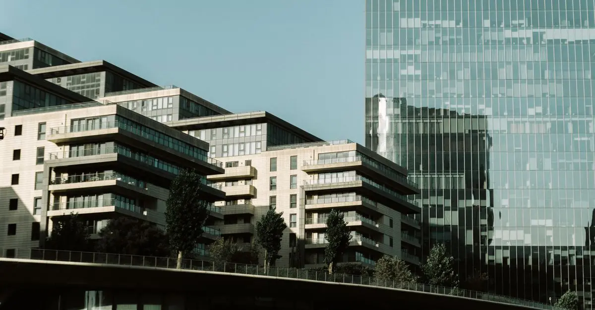 Le guide pour choisir un bureau moderne qui inspire la productivité